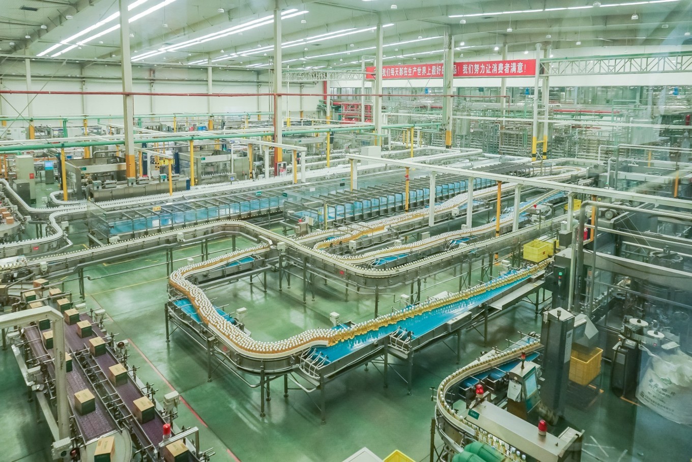 農(nóng)夫山泉發(fā)源地探秘 游客如織見(jiàn)證“大自然的搬運(yùn)工”如何將甘泉送到你我杯中